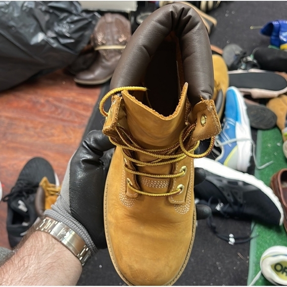 Traditional Wheat Timberland Boots - Youth Size: 6.5 - Picture 3 of 8